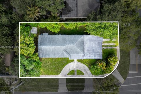 House in North Miami, Florida 4 bedrooms, 221.66 sq.m. № 2044633 - photo 2