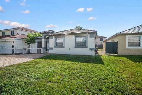 Casa en venta en Hialeah, Florida, 3 dormitorios, 115.29 m2 № 1889446 - foto 2