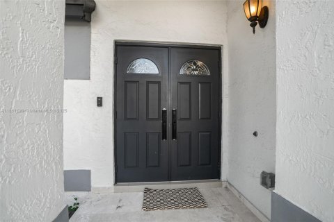 Casa en venta en Hialeah, Florida, 3 dormitorios, 115.29 m2 № 1889446 - foto 4