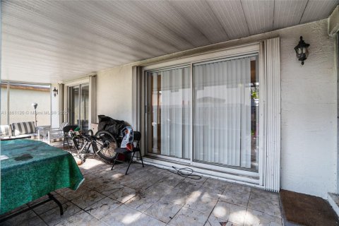 Casa en venta en Hialeah, Florida, 3 dormitorios, 115.29 m2 № 1889446 - foto 27
