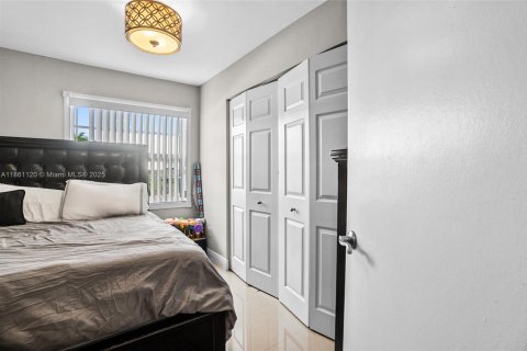Casa en venta en Hialeah, Florida, 3 dormitorios, 115.29 m2 № 1889446 - foto 18