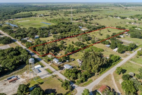 Commercial property in Moore Haven, Florida № 2173279
