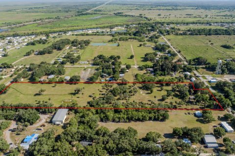 Commercial property in Moore Haven, Florida № 2173279 - photo 4