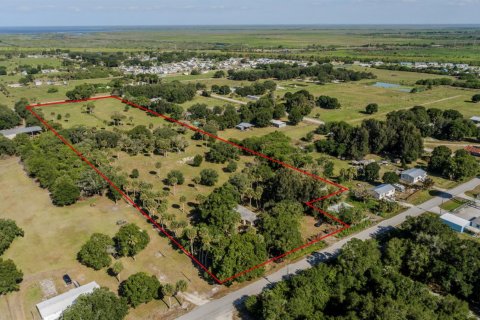 Commercial property in Moore Haven, Florida № 2173279 - photo 2