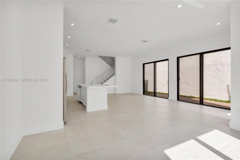 Villa ou maison à louer à Doral, Floride: 3 chambres, 197.32 m2 № 1997369 - photo 13