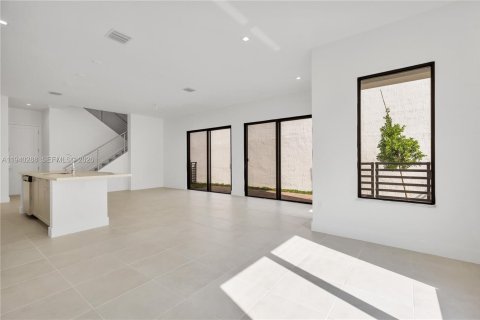 Villa ou maison à louer à Doral, Floride: 3 chambres, 197.32 m2 № 1997369 - photo 8