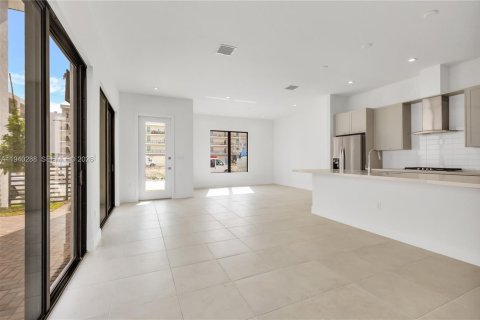 Villa ou maison à louer à Doral, Floride: 3 chambres, 197.32 m2 № 1997369 - photo 5