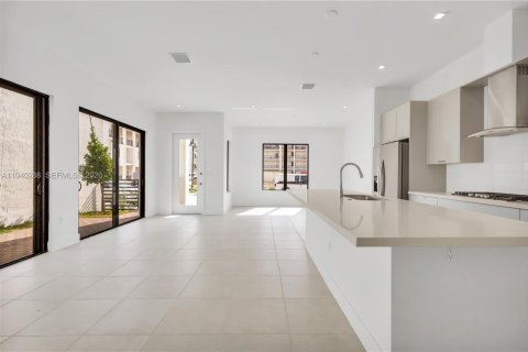 Villa ou maison à louer à Doral, Floride: 3 chambres, 197.32 m2 № 1997369 - photo 6