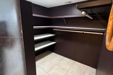 Condominio en venta en North Miami Beach, Florida, 1 dormitorio, 80.36 m2 № 2012205 - foto 10