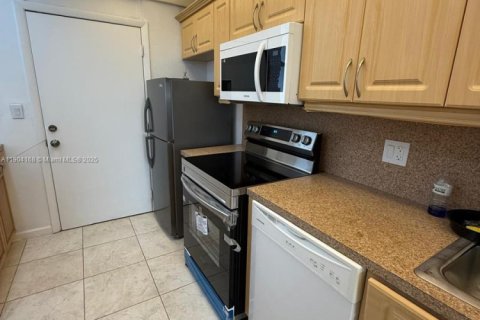 Condominio en venta en North Miami Beach, Florida, 1 dormitorio, 80.36 m2 № 2012205 - foto 2