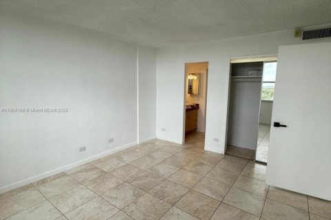Condominio en venta en North Miami Beach, Florida, 1 dormitorio, 80.36 m2 № 2012205 - foto 8