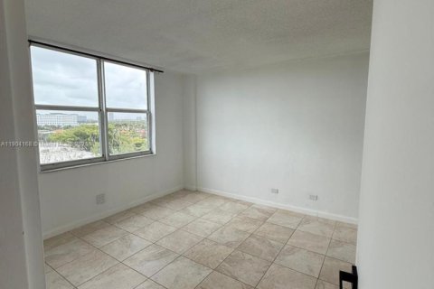 Condominio en venta en North Miami Beach, Florida, 1 dormitorio, 80.36 m2 № 2012205 - foto 7