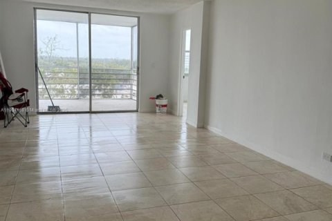 Condominio en North Miami Beach, Florida, 1 dormitorio  № 2012205