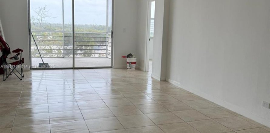Condominio en North Miami Beach, Florida, 1 dormitorio  № 2012205