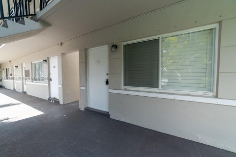 Condo in Coral Gables, Florida, 2 bedrooms  № 1692906 - photo 3