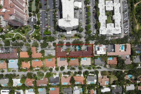 Condo in Coral Gables, Florida, 2 bedrooms  № 1692906 - photo 23
