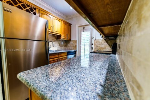 Condo in Coral Gables, Florida, 2 bedrooms  № 1692906 - photo 7