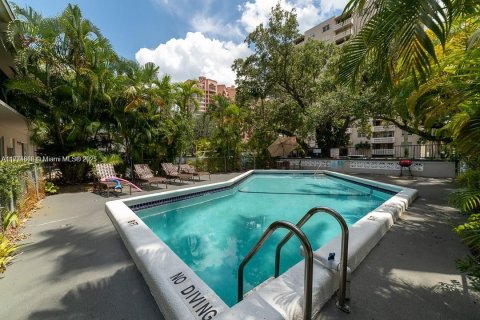 Condo in Coral Gables, Florida, 2 bedrooms  № 1692906 - photo 19
