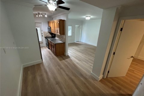 Condo in Coral Gables, Florida, 2 bedrooms  № 1692906 - photo 5