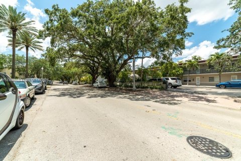 Condo in Coral Gables, Florida, 2 bedrooms  № 1692906 - photo 21