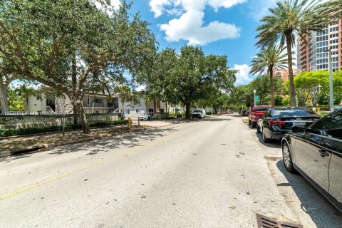 Condo in Coral Gables, Florida, 2 bedrooms  № 1692906 - photo 22