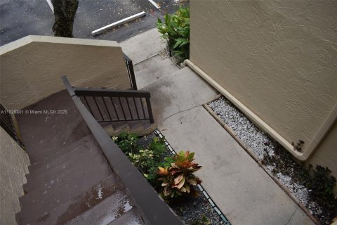 Condo in Coconut Creek, Florida, 2 bedrooms  № 2037677 - photo 27