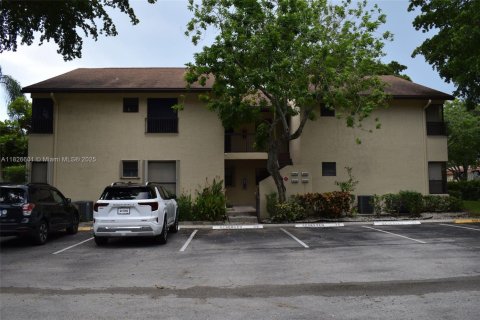 Condo in Coconut Creek, Florida, 2 bedrooms  № 2037677 - photo 26