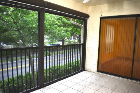 Condo in Coconut Creek, Florida, 2 bedrooms  № 2037677 - photo 23