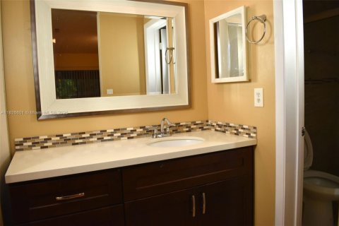 Condo in Coconut Creek, Florida, 2 bedrooms  № 2037677 - photo 8