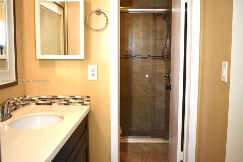 Condo in Coconut Creek, Florida, 2 bedrooms  № 2037677 - photo 9