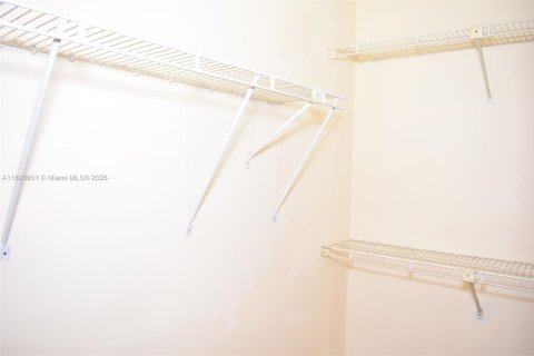 Condo in Coconut Creek, Florida, 2 bedrooms  № 2037677 - photo 13