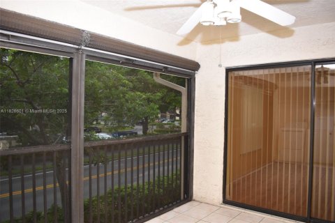 Condo in Coconut Creek, Florida, 2 bedrooms  № 2037677 - photo 22