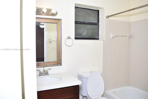 Condo in Coconut Creek, Florida, 2 bedrooms  № 2037677 - photo 18