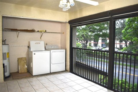 Condo in Coconut Creek, Florida, 2 bedrooms  № 2037677 - photo 21