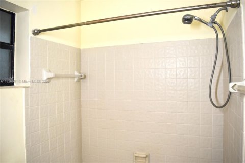 Condo in Coconut Creek, Florida, 2 bedrooms  № 2037677 - photo 19