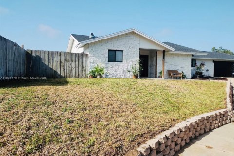 Casa en venta en Titusville, Florida, 3 dormitorios, 146.6 m2 № 1807910 - foto 2
