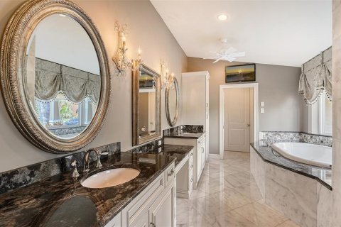 House in Longboat Key, Florida 4 bedrooms, 269.6 sq.m. № 1904215 - photo 15