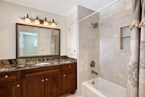 House in Longboat Key, Florida 4 bedrooms, 269.6 sq.m. № 1904215 - photo 27