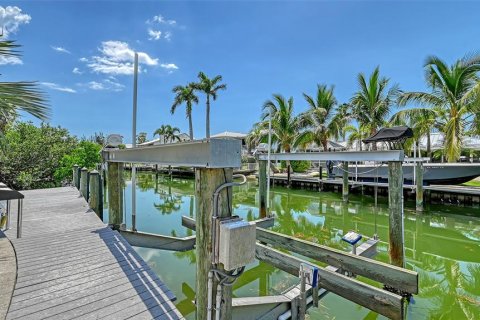 House in Longboat Key, Florida 4 bedrooms, 269.6 sq.m. № 1904215 - photo 28