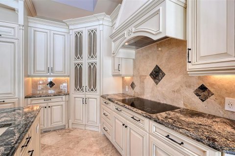House in Longboat Key, Florida 4 bedrooms, 269.6 sq.m. № 1904215 - photo 8