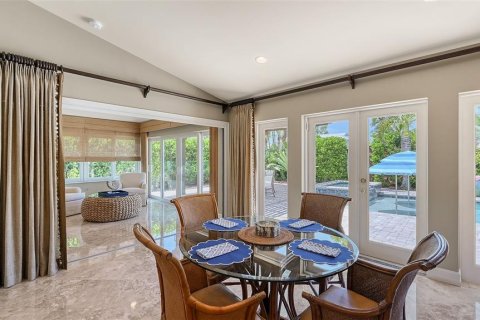 House in Longboat Key, Florida 4 bedrooms, 269.6 sq.m. № 1904215 - photo 10