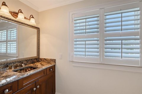 House in Longboat Key, Florida 4 bedrooms, 269.6 sq.m. № 1904215 - photo 24