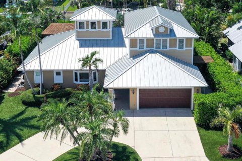 House in Longboat Key, Florida 4 bedrooms, 269.6 sq.m. № 1904215 - photo 1