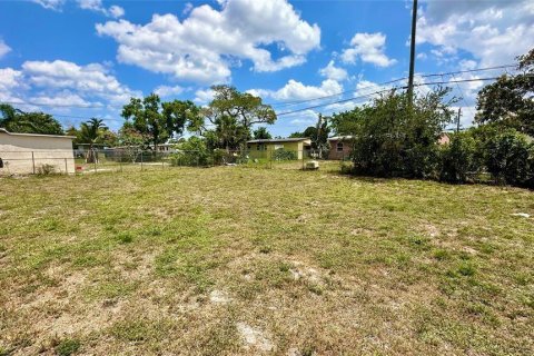Casa en alquiler en Fort Lauderdale, Florida, 2 dormitorios, 83.61 m2 № 1182345 - foto 1