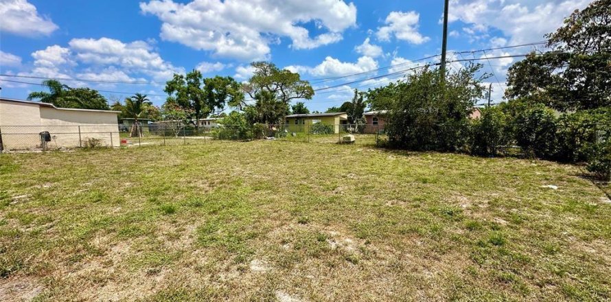 House in Fort Lauderdale, Florida 2 bedrooms, 83.61 sq.m. № 1182345