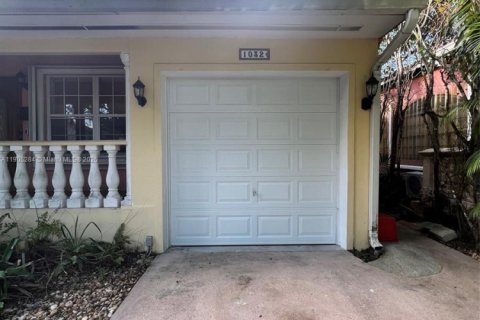 Купить виллу или дом в Корал-Гейблс, Флорида 3 спальни, 147.25м2, № 1956360 - фото 1