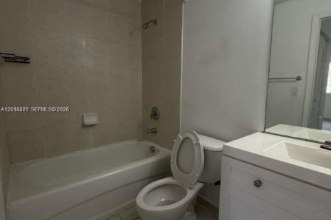 Condo in Doral, Florida, 2 bedrooms  № 2076415 - photo 18