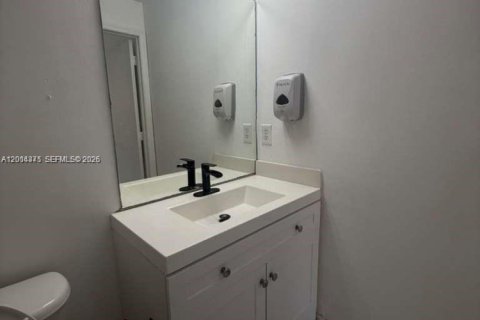 Condo in Doral, Florida, 2 bedrooms  № 2076415 - photo 21