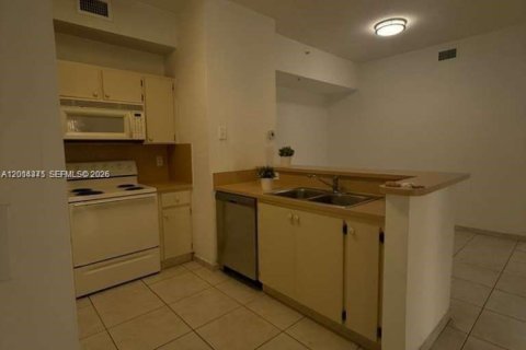 Condo in Doral, Florida, 2 bedrooms  № 2076415 - photo 11