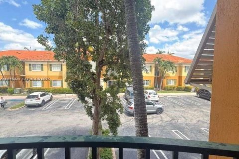 Condo in Doral, Florida, 2 bedrooms  № 2076415 - photo 4